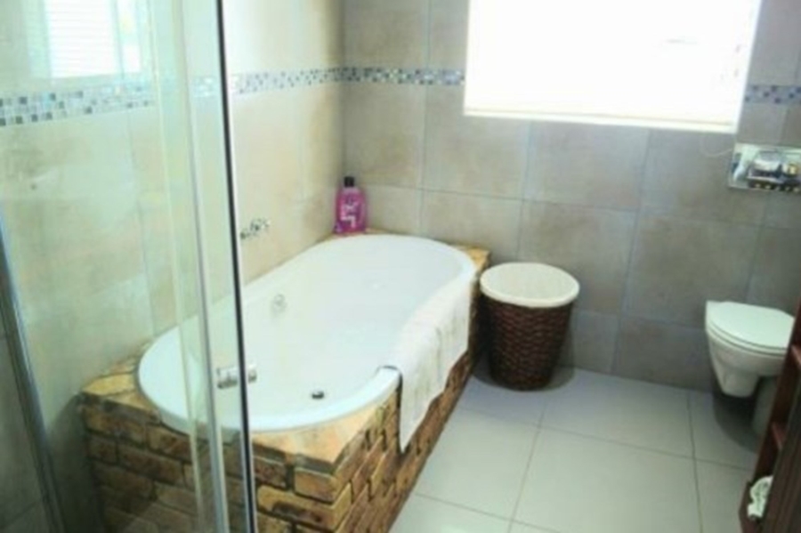 5 Bedroom Property for Sale in Winterstrand Eastern Cape